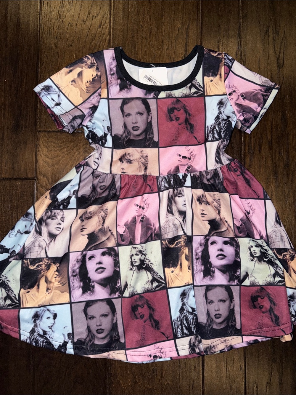Girls Taylor Swift Short Sleeve Photo-Block Print Dress 3t